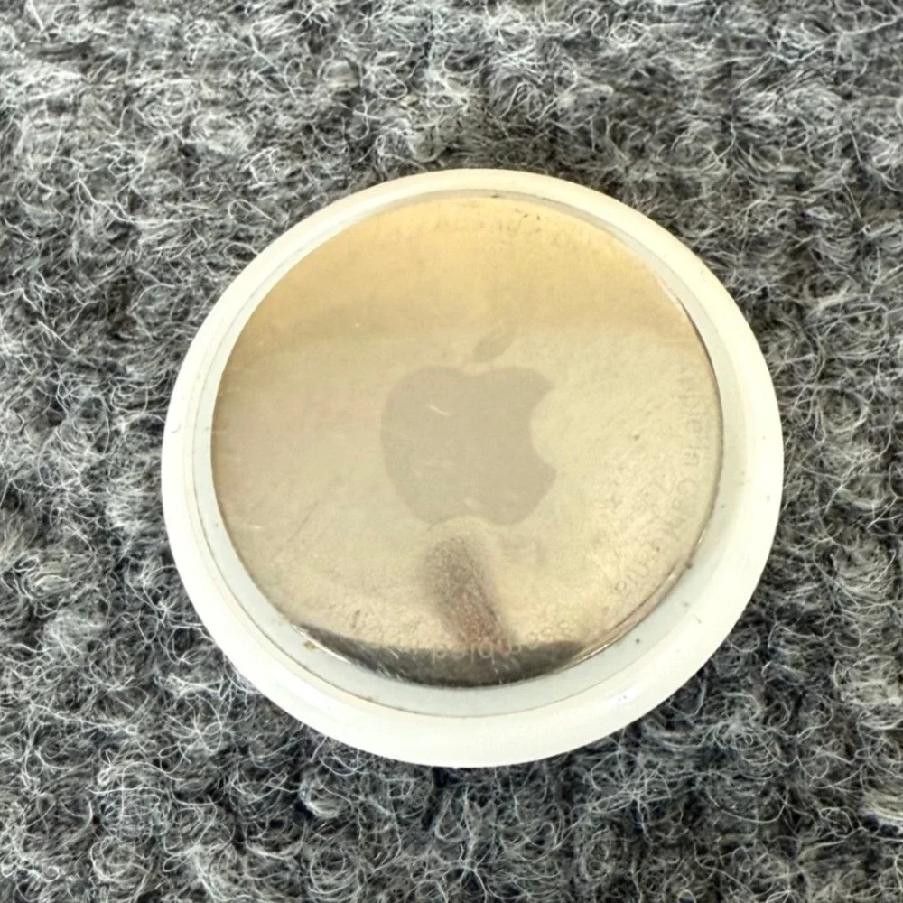 Apple AirTag Tracker Locator Key Finder‎ White Bluetooth Item GPS